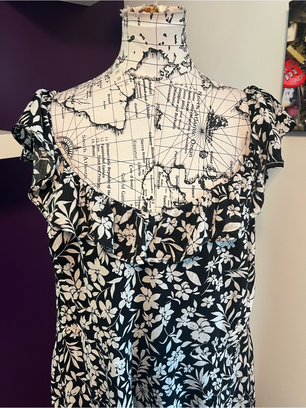 7 for $30 Old Navy Black and White Floral Ruffle-Neck Sleeveless Dress - Picture 2 of 10